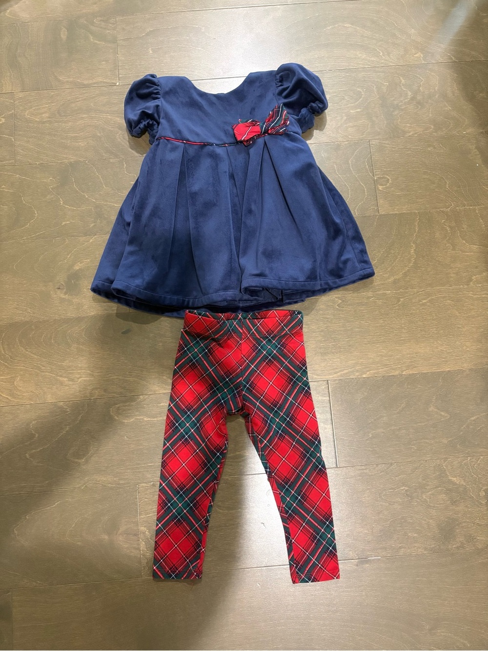 Max Studio Kids 12M Christmas Velvet Dress Plaid Leggings Set